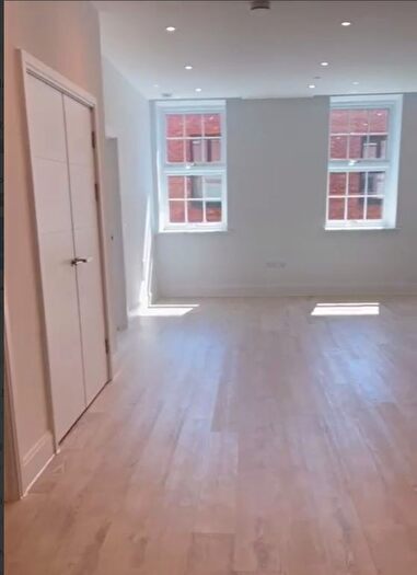 2 Bedroom Flat To Rent In Memorial Avenue, Slough, SL1
