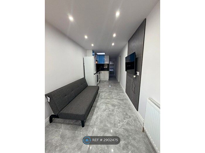 1 Bedroom Flat To Rent In Uxbridge Road, Feltham, TW13