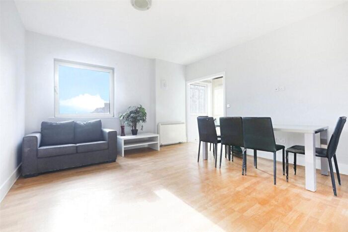 3 Bedroom Apartment To Rent In Artichoke Hill, London, E1W