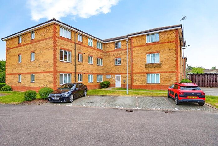 2 Bedroom Flat For Sale In Orchid Close, Luton, Bedfordshire, LU3