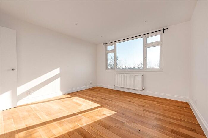 2 Bedroom Apartment To Rent In Avenue House, - All Souls Avenue, London, NW10