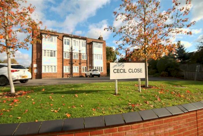 3 Bedroom Flat To Rent In Cecil Close, Mount Avenue, Ealing, W5