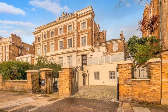 3 Bedroom Apartment To Rent In Hamilton Terrace, St John's Wood, London, NW8