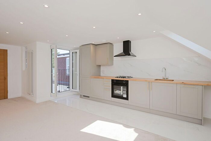 Studio For Sale In Kingston Road, Raynes Park, SW20