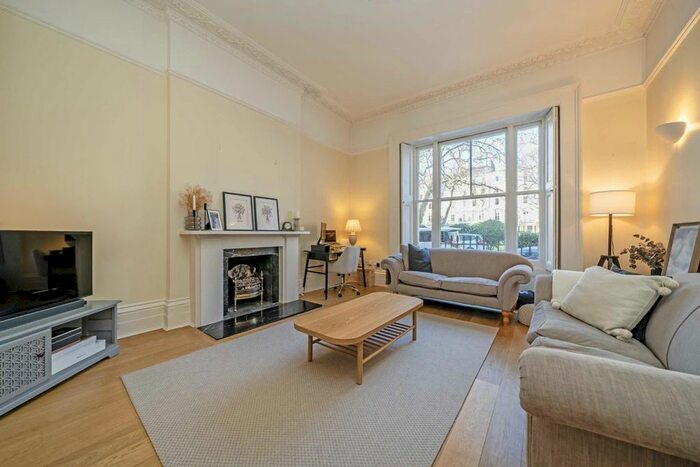 2 Bedroom Flat To Rent In St. Georges Square, London, SW1V