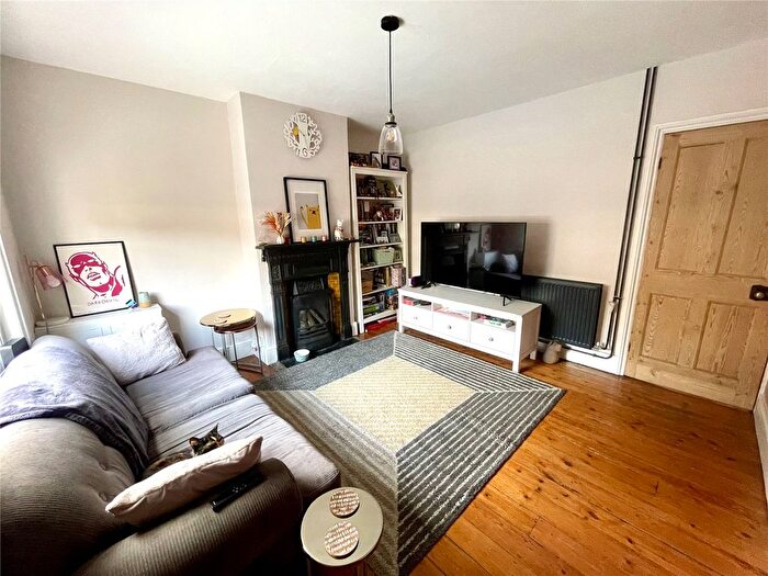 2 Bedroom Semi-Detached House For Sale In Union Street, Farnborough, Hampshire, GU14