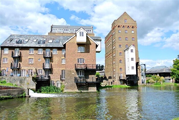 2 Bedroom Apartment To Rent In Daniel Lambert Mill, KT15