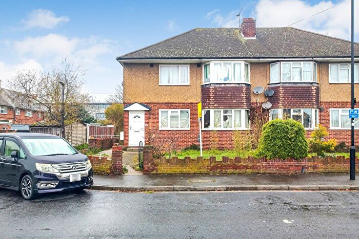 2 Bedroom Flat For Sale In Bedfont Close, Feltham, TW14