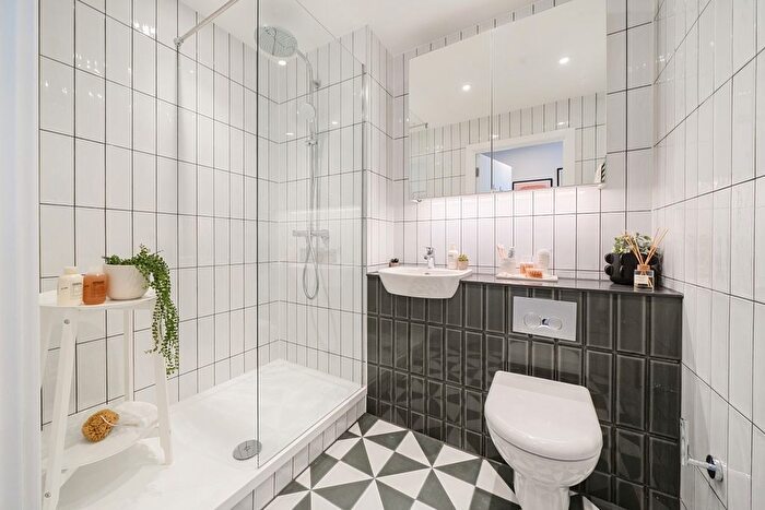 1 Bedroom Flat To Rent In Uncle Leeds, Whitehall Leeds ., LS12