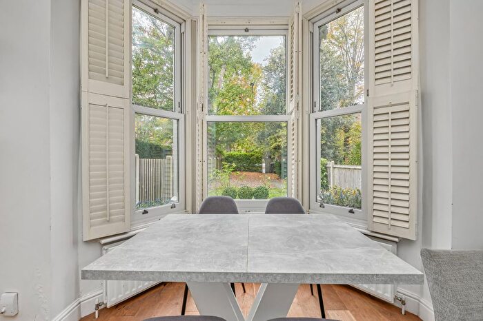 2 Bedroom Flat To Rent In Effra Road, London, SW2