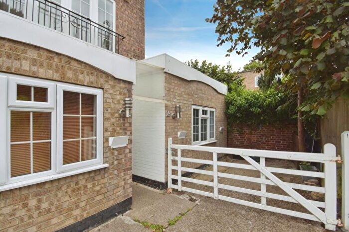 5 Bedroom Town House To Rent In Thirlmere Rise Bromley, BR1