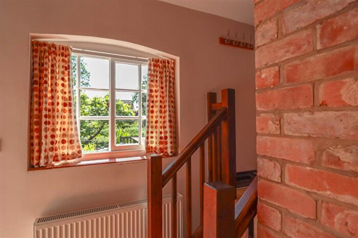 3 Bedroom Cottage For Sale In The Square, Long Itchington, Southam, CV47