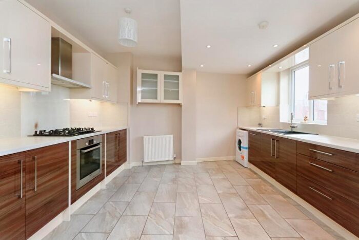 3 Bedroom Apartment To Rent In Thames Ditton, Surrey, KT7