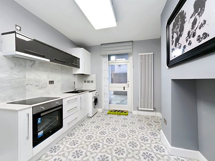 3 Bedroom Flat To Rent In Queen Caroline Street, London, W6