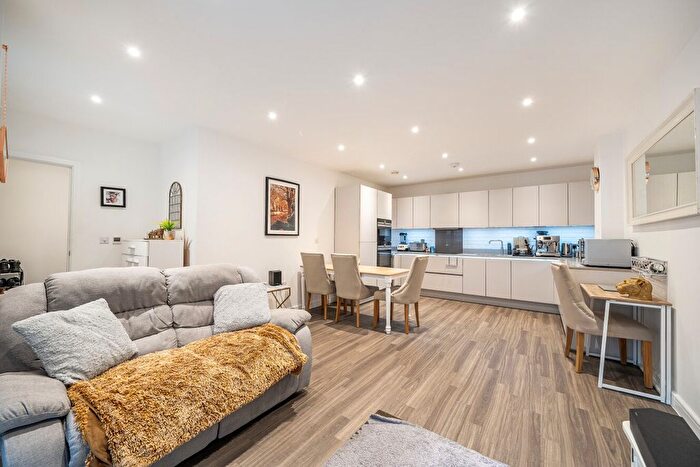 2 Bedroom Flat For Sale In Bollo Bridge Road, Acton, London, W3