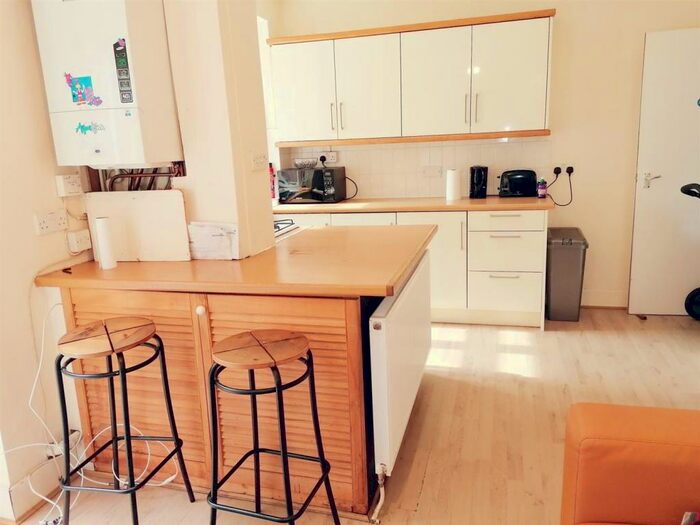 4 Bedroom Semi-Detached House To Rent In Bournbrook Road, Selly Oak, Birmingham, B29