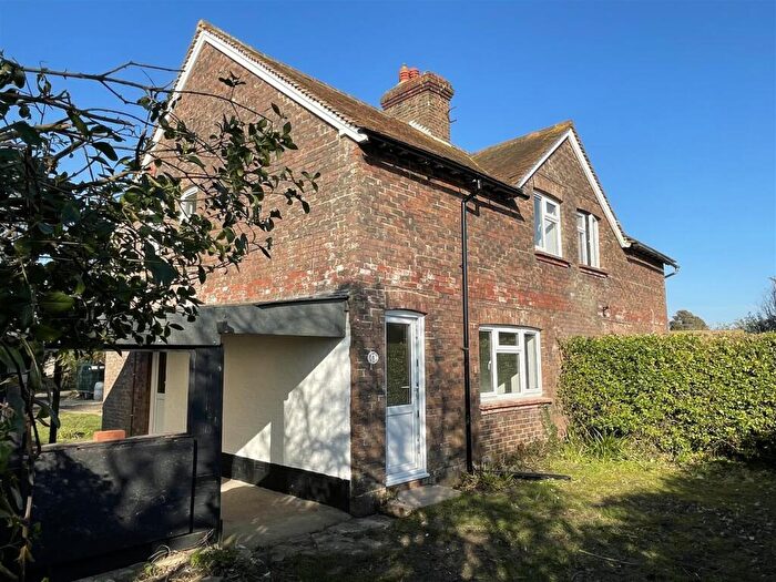 2 Bedroom Cottage To Rent In Kingston Lane, East Preston, BN16