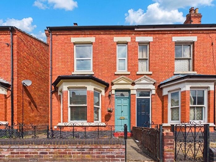 4 Bedroom Semi-Detached House For Sale In Nelson Road, Worcester, WR2