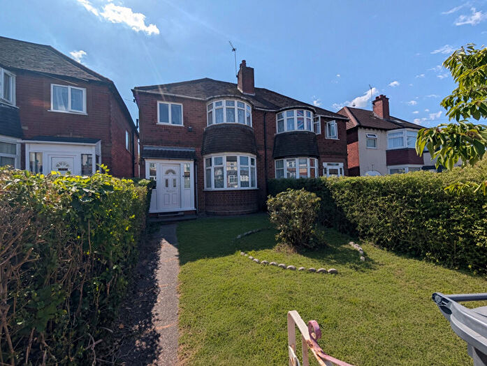 3 Bedroom Semi-Detached House For Sale In Fordhouse Lane, Birmingham, B30