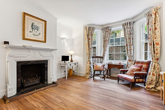 3 Bedroom Flat To Rent In Bullingham Mansions, Kensington Church Street, W8