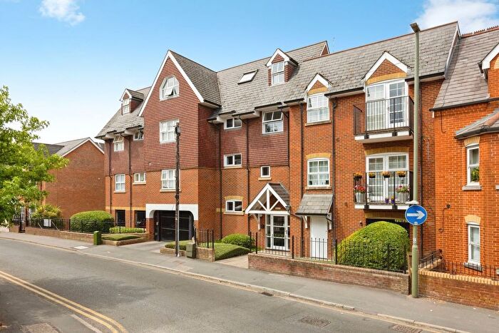 2 Bedroom Flat For Sale In Sydenham Road, Guildford, GU1