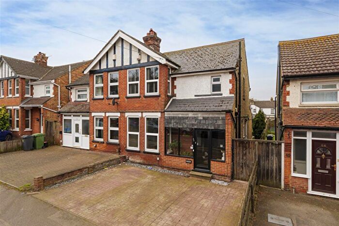 3 Bedroom Semi Detached House For Sale In Hastings Road, Maidstone, ME15