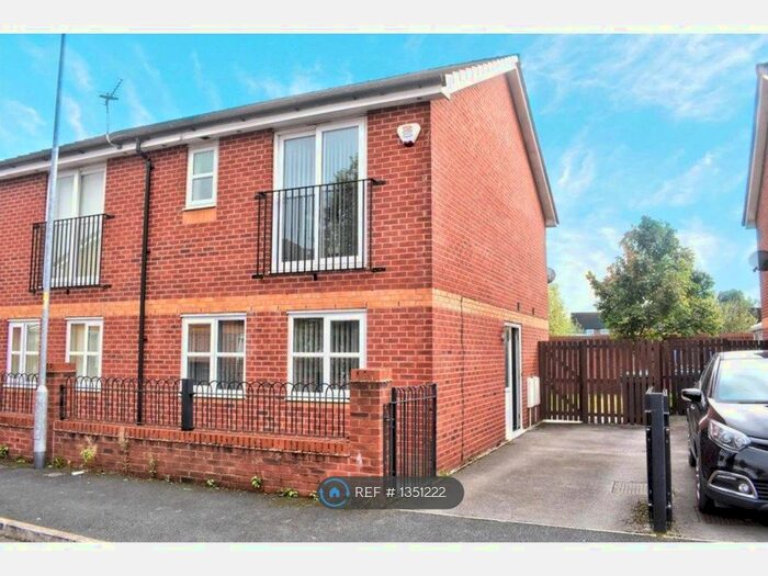 3 Bedroom Semi-Detached House To Rent In Falls Green Avenue, Manchester, M40