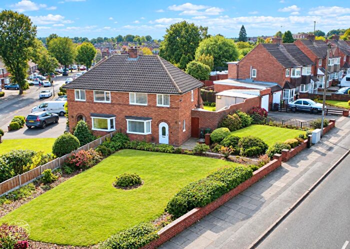 3 Bedroom Semi-Detached House For Sale In Wimperis Way, Great Barr, Birmingham, B43