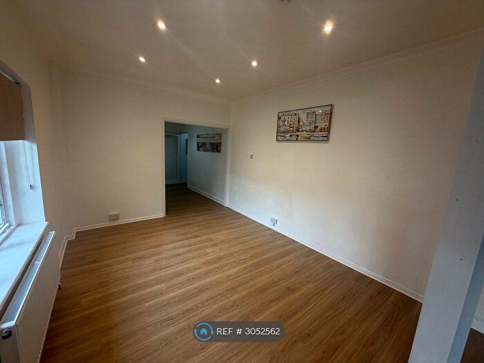 1 Bedroom Flat To Rent In Station Parade, Virginia Water, GU25