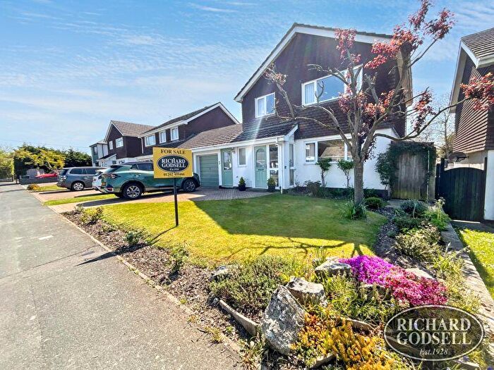 3 Bedroom Detached House For Sale In Burton Christchurch, BH23