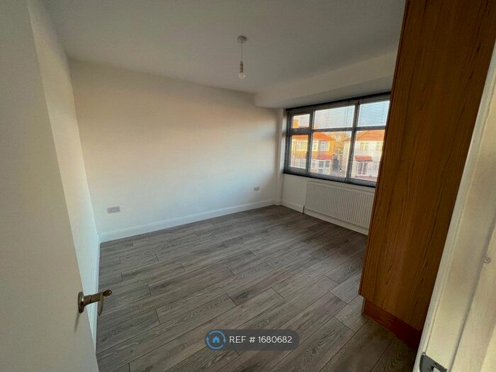 3 Bedroom Semi-Detached House To Rent In Oakleigh Road, Uxbridge, UB10