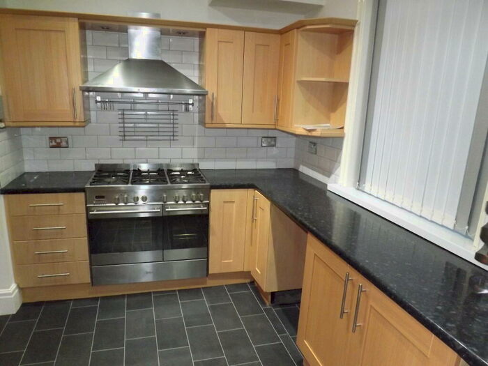 5 Bedroom Semi-Detached House To Rent In Preston New Road, Blackpool, FY4