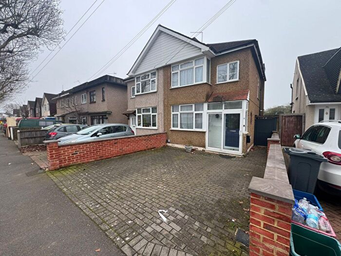 3 Bedroom Semi-Detached House To Rent In Feltham, TW14