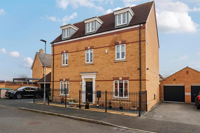 5 Bedroom Detached House For Sale In Crispin Drive, Bedford, MK41