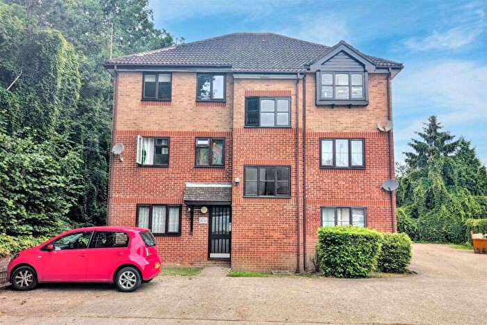 2 Bedroom Flat For Sale In Redbridge, SO15