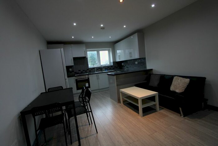 2 Bedroom Flat To Rent In Langley Park Road, Sutton, SM2