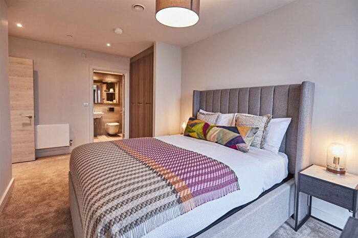 2 Bedroom Flat To Rent In Rochdale Road, Manchester, M4