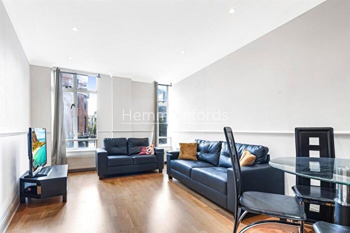 2 Bedroom Apartment For Sale In Goswell Road, Clerkenwell, EC1V