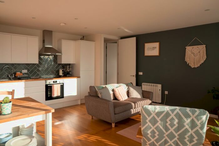 2 Bedroom Flat To Rent In Skypark Road, Bedminster, Bristol, BS3