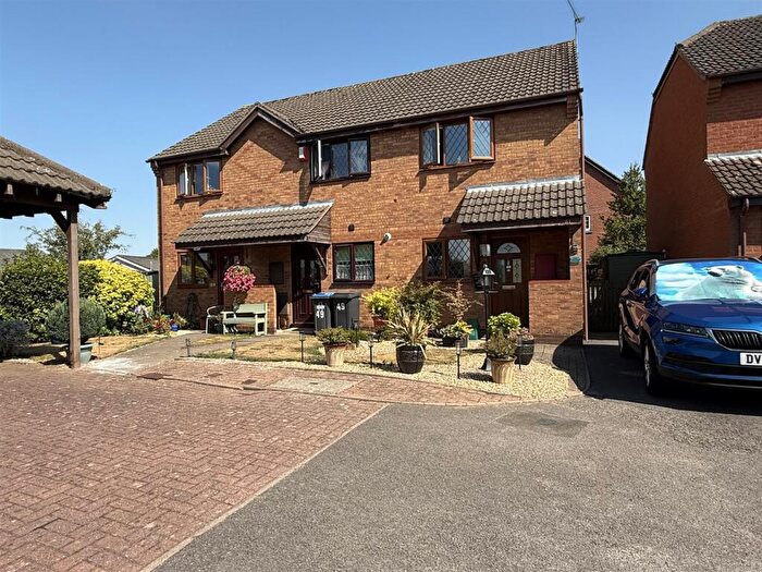 2 Bedroom Semi-Detached House For Sale In Mellish Road, Rugby, CV22