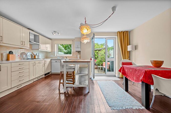 4 Bedroom Terraced House For Sale In Grimsby Grove, Silvertown, E16