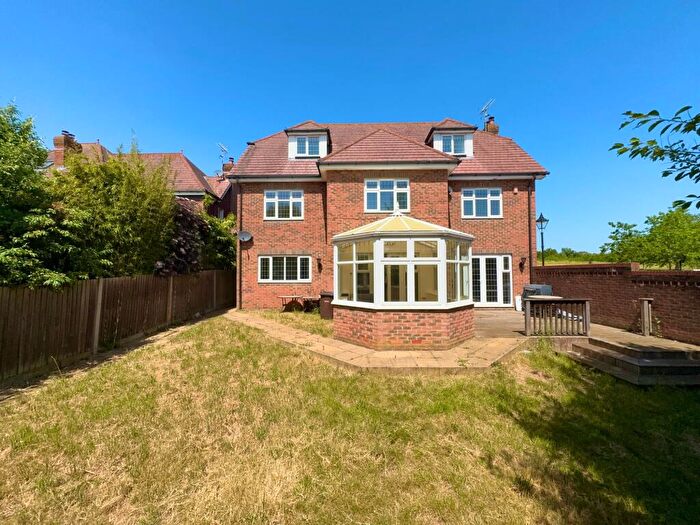 5 Bedroom Detached House For Sale In Augustus Close, Stanmore, HA7