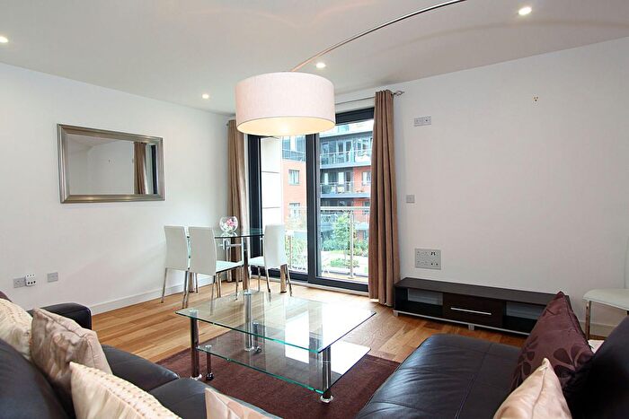 2 Bedroom Flat To Rent In Putney Hill, Putney, SW15