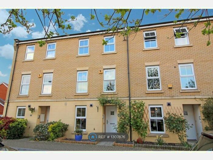 3 Bedroom Terraced House To Rent In The Nave, Essex SS15
