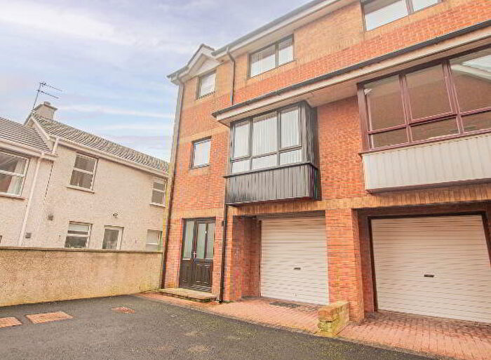 3 Bedroom End TownHouse For Sale In Causeway Court, Portrush, BT56