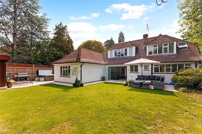4 Bedroom Detached House For Sale In Fairmile Lane, Cobham, Surrey, KT11