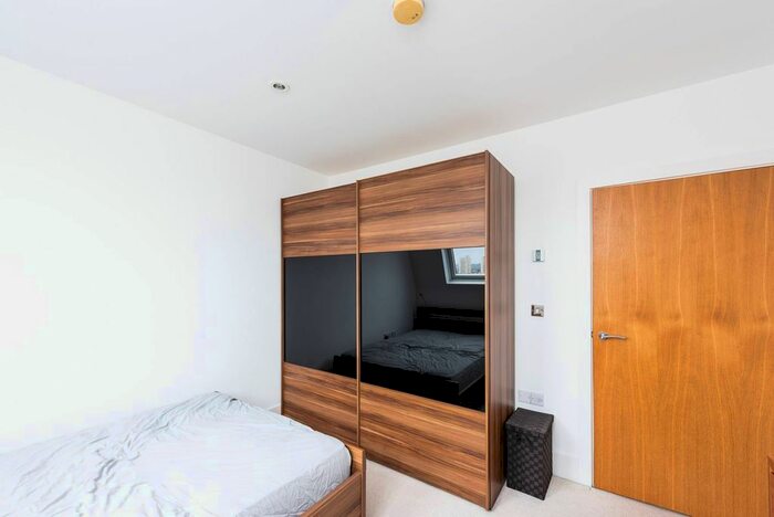 2 Bedroom Flat To Rent In Cornell Square, Nine Elms, London, SW8