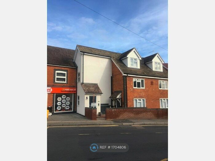 2 Bedroom Maisonette To Rent In Colebrook House, Tunbridge Wells, TN4