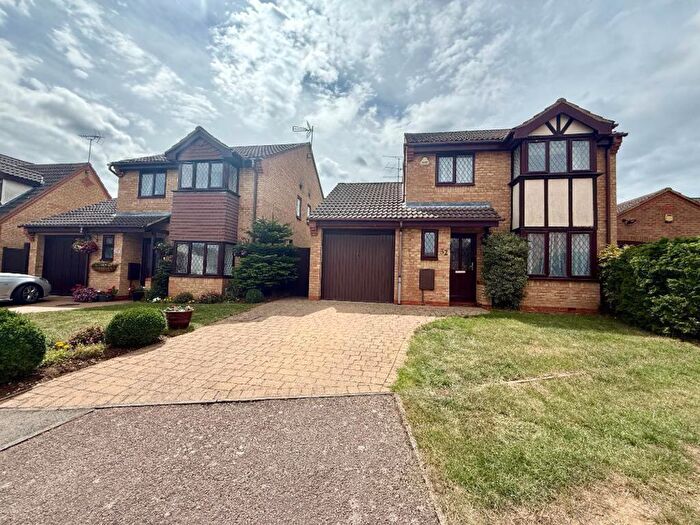 3 Bedroom Detached House For Sale In Launton Close, Luton, LU3