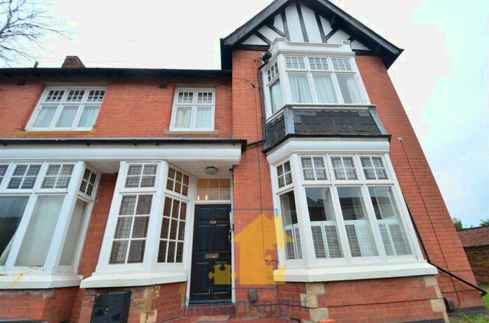 2 Bedroom Flat To Rent In For Working Professional, Post-Graduates Or Medical Staff Harborne, Birmingham, B17